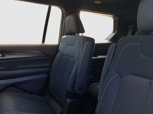 New 2025 Jeep Grand Cherokee L Laredo w/ Luxury Tech Group I image 24