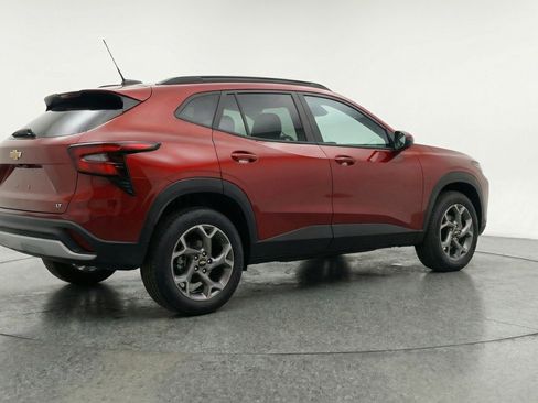 Used 2025 Chevrolet Trax LT FWD image 9
