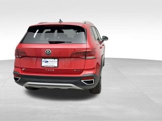 Used 2023 Volkswagen Taos SE w/ Panoramic Sunroof Package AWD/4WD video 3