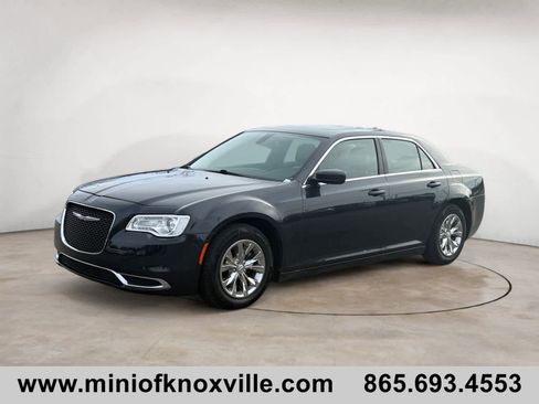 Used 2015 Chrysler 300 Limited image 7