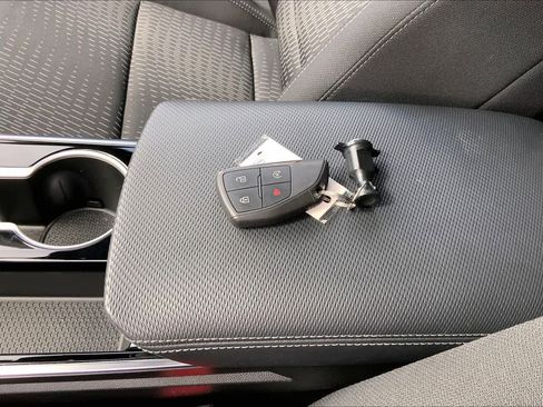 Used 2025 Chevrolet Equinox LT w/ Safety and Technology Package image 14