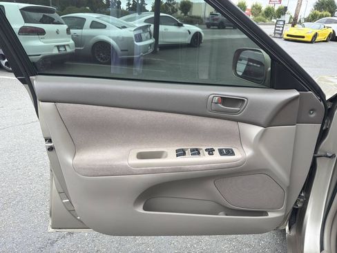 Used 2004 Toyota Camry LE FWD image 26