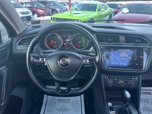 Used 2018 Volkswagen Tiguan SE w/ Panoramic Sunroof Package image 21
