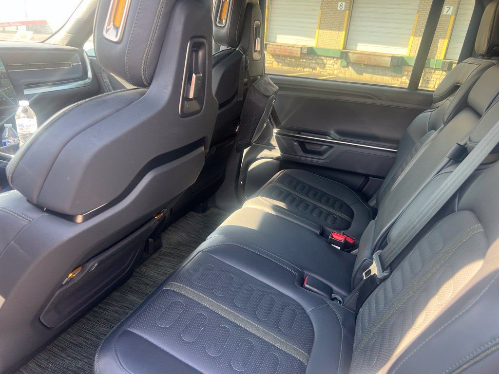 Used 2025 Rivian R1S Adventure Dual AWD/4WD image 8