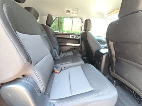 Used 2023 Ford Explorer XLT RWD image 15