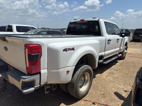 Used 2025 Ford F350 XLT w/ 360-Degree Camera Package AWD/4WD image 4