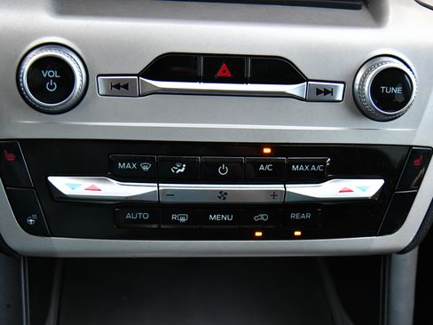 Used 2023 Ford Explorer XLT w/ Equipment Group 202A RWD image 25