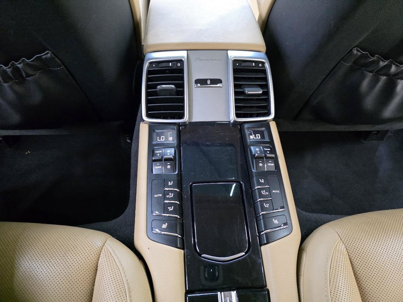 Used 2015 Porsche Panamera 4 w/ Premium Package Plus AWD/4WD image 28