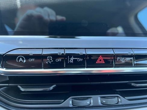 Used 2022 Jeep Compass Limited image 37