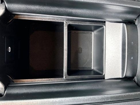 Used 2025 Mercedes-Benz GLC 300 4MATIC image 26