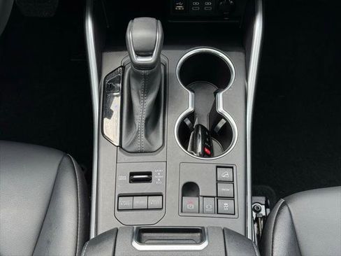 Certified 2024 Toyota Highlander XLE AWD/4WD image 37