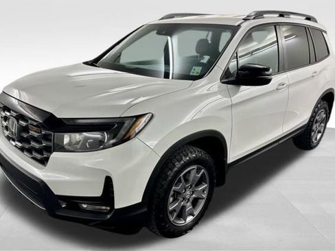 Used 2025 Honda Passport TrailSport image 4