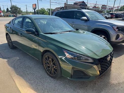 Used 2025 Nissan Altima 2.5 SR AWD/4WD image 1
