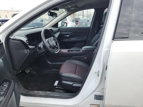 Certified 2025 Nissan Kicks SR image 12