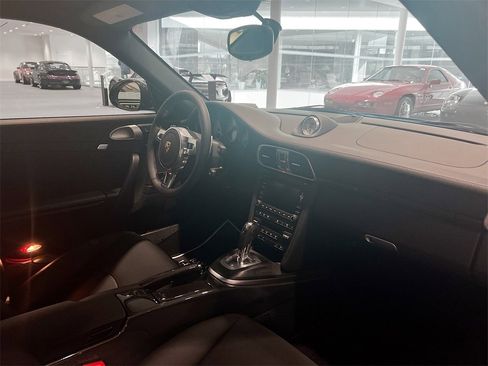 Used 2012 Porsche 911 Turbo S image 29