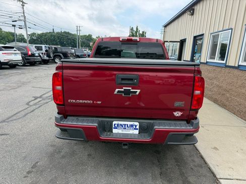 Used 2018 Chevrolet Colorado Z71 AWD/4WD image 3