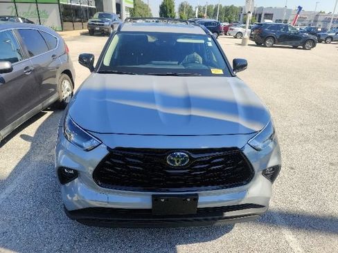 Used 2024 Toyota Highlander XLE AWD/4WD image 17