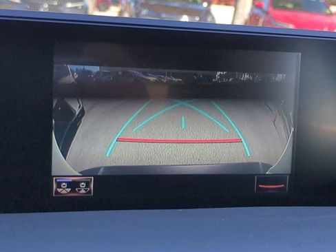 Used 2021 Lexus UX 200 image 19
