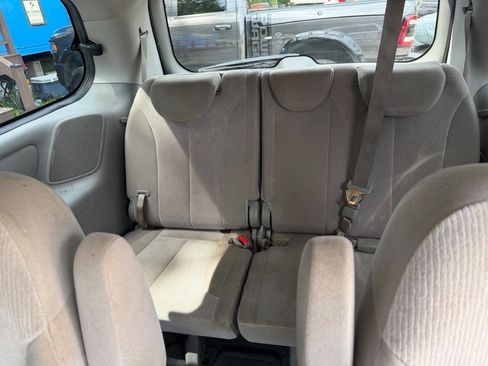 Used 2012 Kia Sedona LX FWD image 12
