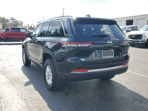 Used 2025 Jeep Grand Cherokee Laredo image 7