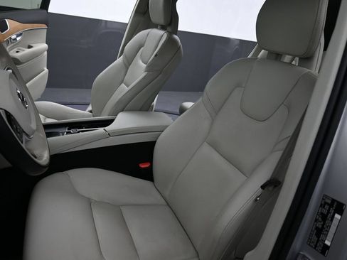 Used 2022 Volvo XC90 T6 Momentum w/ Advanced Package AWD/4WD image 10