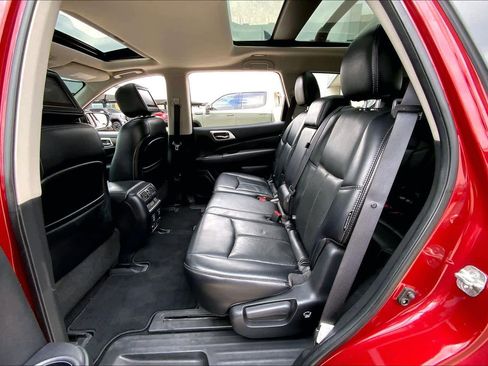 Used 2018 Nissan Pathfinder Platinum image 18