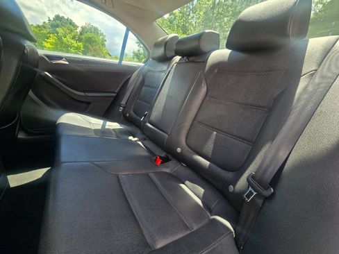Used 2011 Volkswagen Jetta SE FWD image 33