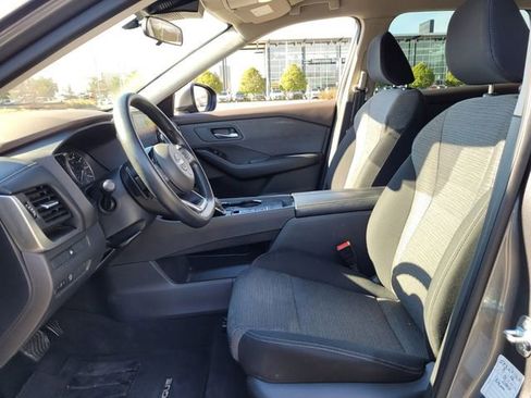 Used 2023 Nissan Rogue SV image 9