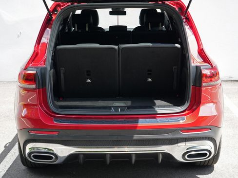 Used 2022 Mercedes-Benz GLB 250 w/ AMG Line image 9