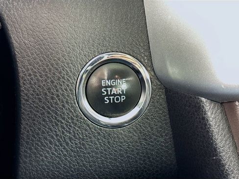 Used 2018 Toyota Highlander XLE AWD/4WD image 29