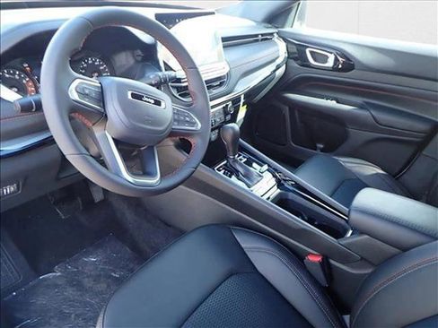 New 2025 Jeep Compass Trailhawk image 10