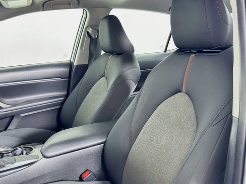 Used 2019 Toyota Camry LE image 10