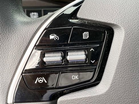 Used 2024 Kia Niro LX FWD image 17