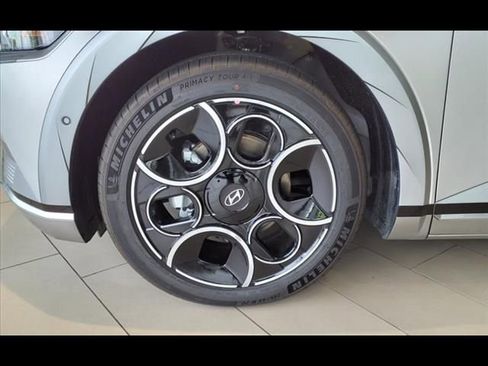 Used 2024 Hyundai Ioniq 5 Limited image 6