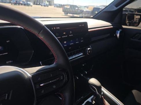 Used 2025 Chevrolet Colorado Z71 w/ Z71 Convenience Package 2 image 7