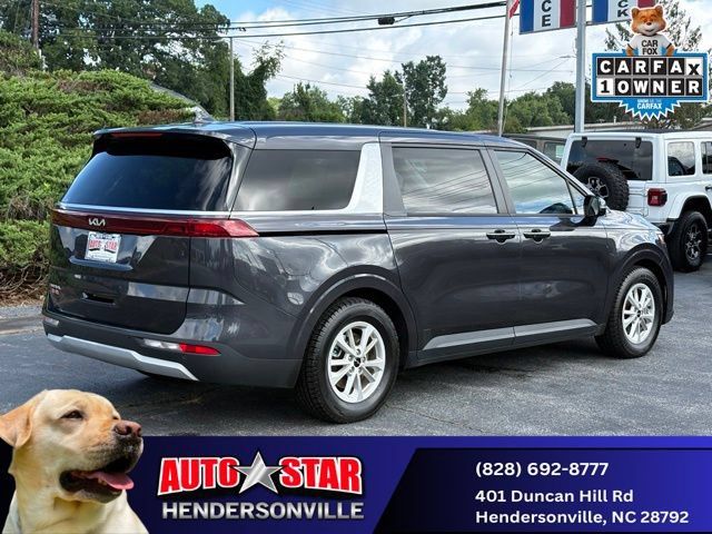 Used 2023 Kia Carnival LX FWD image 3