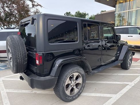 Used 2017 Jeep Wrangler Unlimited Sahara w/ Dual Top Group AWD/4WD image 4