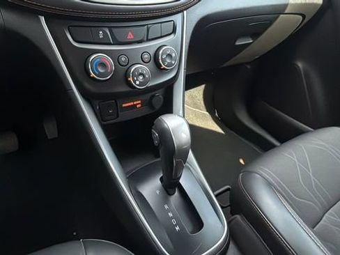 Used 2022 Chevrolet Trax LT w/ Driver Confidence Package image 14