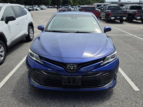 Used 2018 Toyota Camry LE FWD image 2