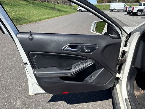 Used 2018 Mercedes-Benz GLA 250 4MATIC image 24