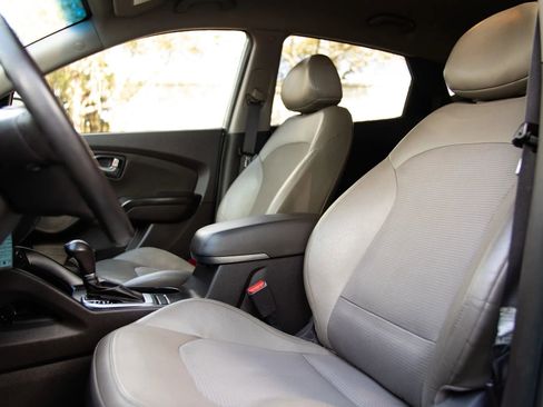 Used 2015 Hyundai Tucson SE image 18