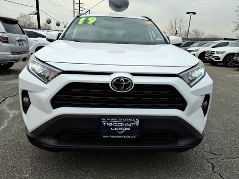 Used 2019 Toyota RAV4 XLE image 2