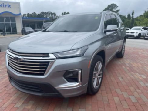 Used 2023 Chevrolet Traverse High Country FWD image 1
