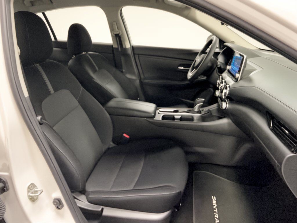 Used 2025 Nissan Sentra SV FWD image 30