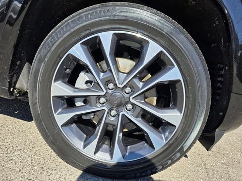 Used 2023 Jeep Grand Cherokee Overland w/ Luxury Tech Group IV image 3