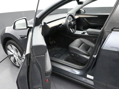 Used 2023 Tesla Model Y Long Range AWD/4WD image 9