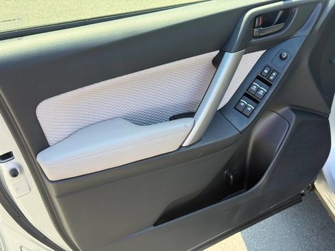 Used 2017 Subaru Forester 2.5i Premium w/ All-Weather Package image 12