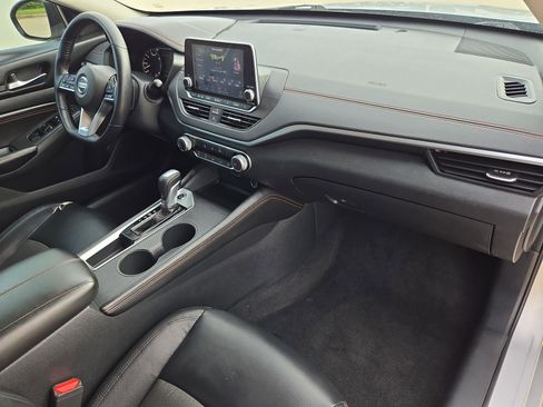 Used 2020 Nissan Altima 2.5 SR FWD image 29