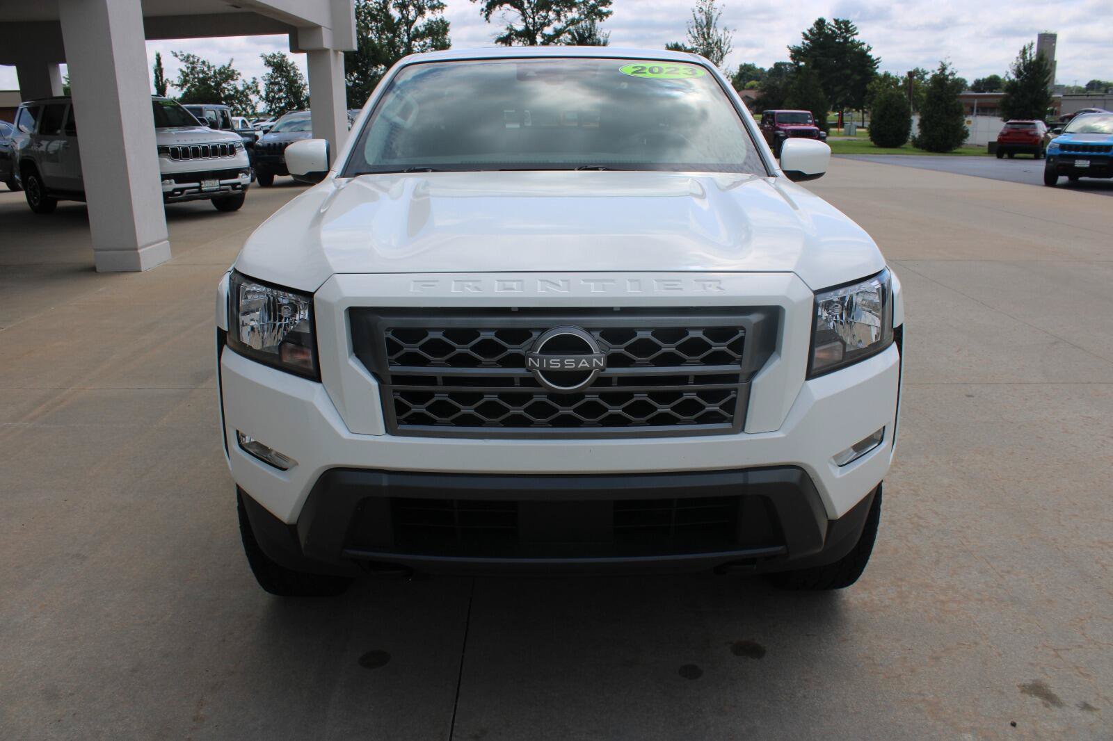 Used 2023 Nissan Frontier SV w/ SV Convenience Package AWD/4WD image 3