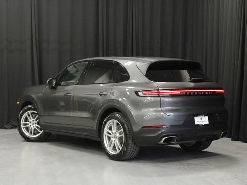 Certified 2025 Porsche Cayenne AWD/4WD image 3